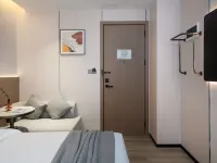 Yifang Hotel (Guangzhou Beijing Road Pedestrian Street, Yide Road Metro Station Branch) Hotels near Hoi Tong Monastery