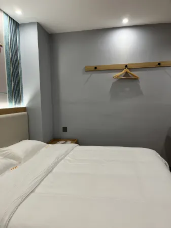 joy stay hotel Отели в г. Цзяхэ