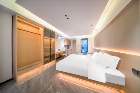 Moyuan Residences (Fanshen Metro Station, Bao'an Center, Shenzhen) Отели рядом с достопримечательностью «Спортивный центр Боань-поле для плавания»