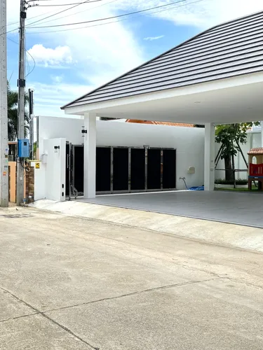 รูปภาพของThe White House Pool Villa Pattaya