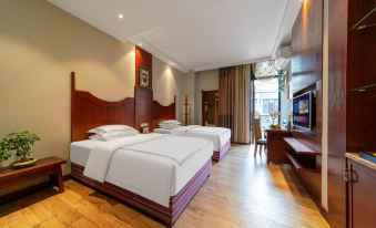 24° North Latitude Theme Hotel