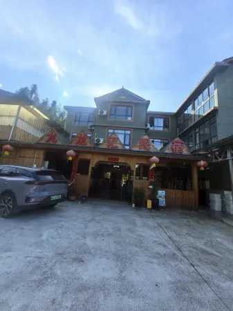 Jiulonghui Homestay Отели рядом с достопримечательностью «Enshi Suobuya Stone Forest Scenic Area»