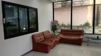 Sanshine Place Hotel di Phanom Phrai