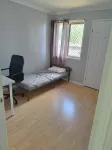 Coopers Plains Home Stay (15m train to CBD)