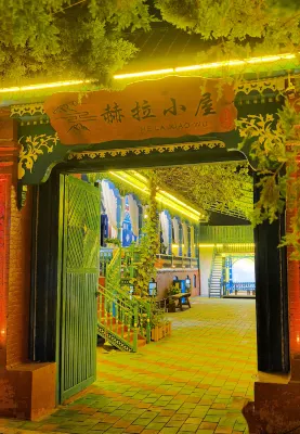 Yining Hera Cottage Hostel (Kazanqi Folk-custom Tourism Area) โรงแรมใน