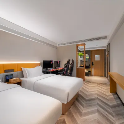 Yunqi Hotel (RT-Mart Guogou Plaza) Hotels near Dizang Zen Temple