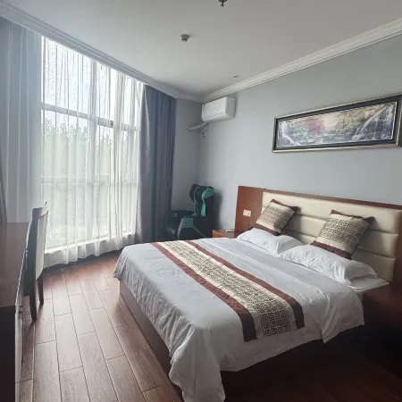 Wuwei Yifeng Hotel