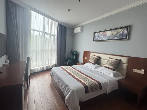 Wuwei Yifeng Hotel