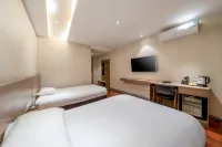 Xiongxian Qiancun Business Hotel - parking
