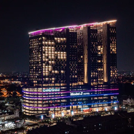 Model J Hotel BSD Carstensz Отели рядом с достопримечательностью «Торговый центр Teraskota BSD»
