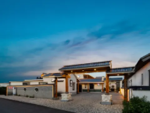 Floral Hotel·Lake Jingpo Deshe Hotel Hotels in Ning'an