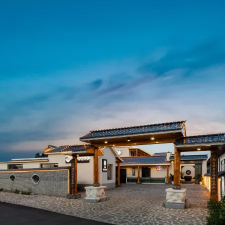 Floral Hotel·Lake Jingpo Deshe Hotel