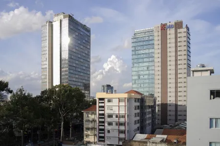 Aizen Stay - District 1 Отели в г. Хошимин