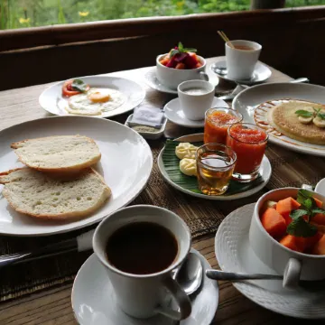 Sang Giri Mountain Tent Resort Отели рядом с достопримечательностью «Храм Батукару»