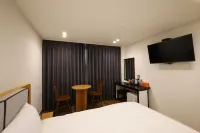 เจบี พลัส โรงแรม