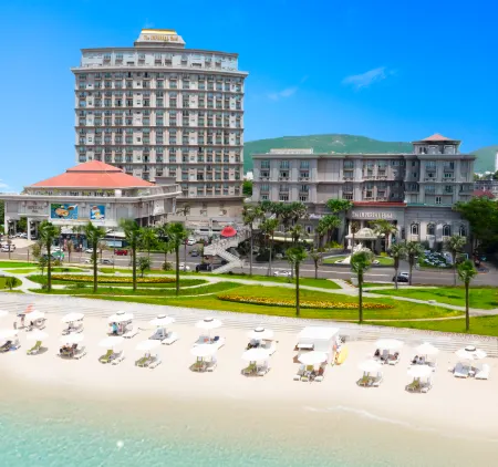 The IMPERIAL Vung Tau Hotel Отели рядом с достопримечательностью «Mui Nghinh Phong»