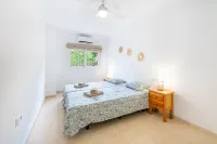 Spain Breaks - 2 bed family apartment Benalmádena with pool, Airco, WiFi