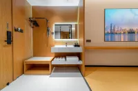 Rongjiang Saint Bailey Smart Hotel (Cun Chao Football Field Riverside Ecological Sports Park) - parking