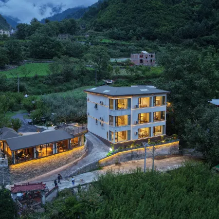 First Encounter · Hongshanli Boutique Countryside Bed and Breakfast