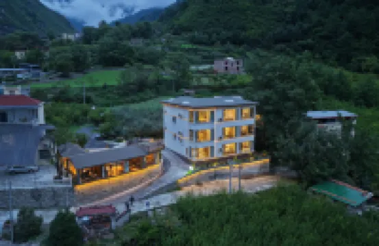 First Encounter · Hongshanli Boutique Countryside Bed and Breakfast