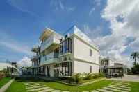 Floral Fengmian Homestay (Lingshui) Hotels near Suwei'ai Zhengfu Site