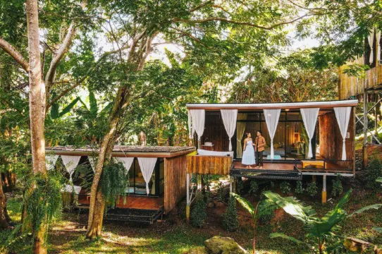 บ้านริมน้ำ