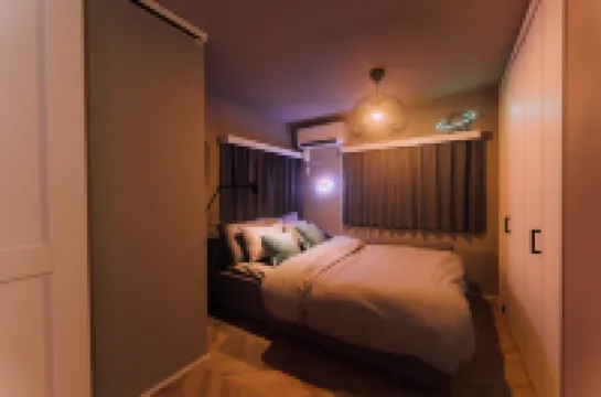 Showa Bloom: Shinjuku Neon Den