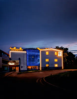 Hemut Courtyard Homestay (Yunchengbei Railway Station Wuyue Plaza)