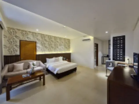 The Tropics at MacArthur Park Hotels in Palo