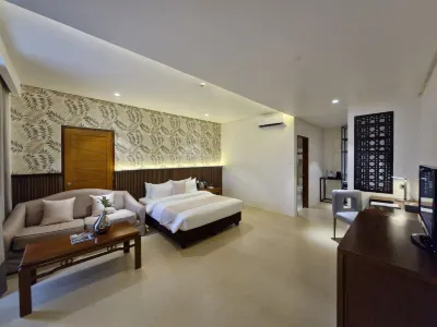 The Tropics at MacArthur Park Hotel a 