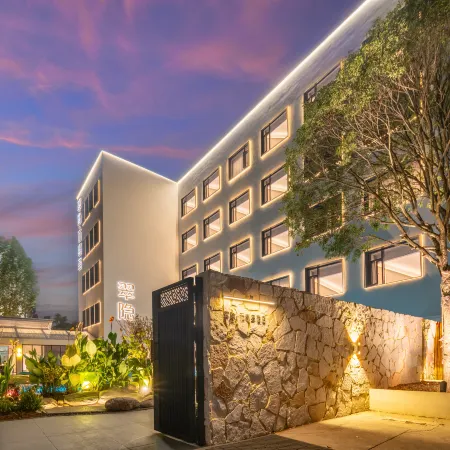 The Green Hidden Wanjia Hui Resort Hotel (Shaoxing Lu Xun's Hometown Cangqiao Zhijie Store)