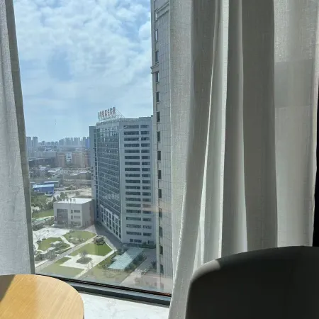 Elong R.YUN Hotel (Fuyang Wanda Plaza Municipal People's Hospital)