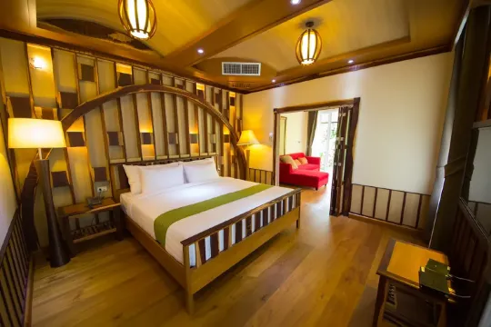 วิลล่ารอยัลพร้อมสระว่ายน้ำ