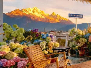 Baina Hotel (Lijiang Gucheng District Dashuiche)