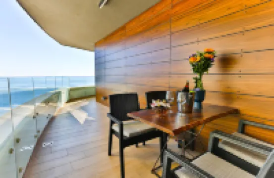 Royalis Suites Rafailovici - Beachfront Sea View Apartments