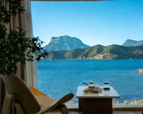 Lugu Lake Front Lake·Yueyao Lakeview Resort Hotel Hotels in Ninglang