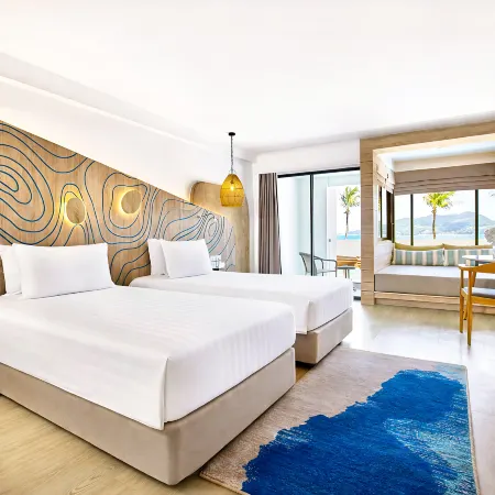 LIV Hotel Phuket Patong Beachfront Отели рядом с достопримечательностью «Пляж Мерлин»