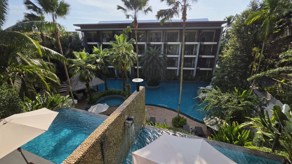 HULA HULA RESORT l truly tropical and fun wellness