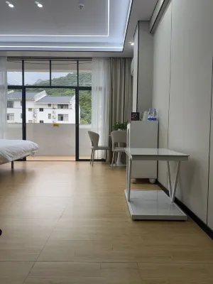 開門見山·羅浮山舍