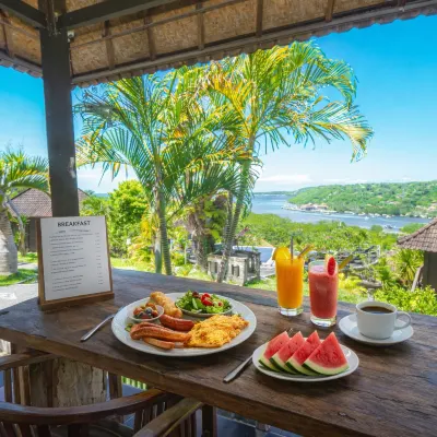 Sunrise Hut's Lembongan Hotel berhampiran Jambatan Kuning