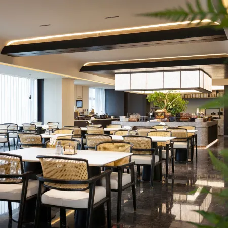 Atour Hotel (Hefei West Railway Station West Square)