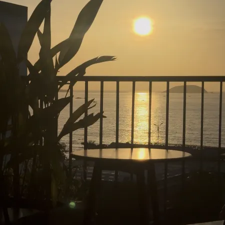 Marilyn Nha Trang Hotel Отели рядом с достопримечательностью «Пляж Хон-Чонг»