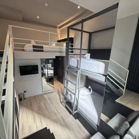ARNI HEXA Hotel at MRT Samyan Отели рядом с достопримечательностью «Станция метро Sam Yan»
