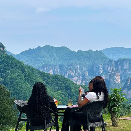 Valley Love Holiday Home (Zhangjiajie Forest Park Zhongmen Ticket Station Store)