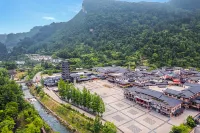 Country Inn & Suites by Radisson Zhangjiajie National Forest Park Landmark Branch - 4-Star