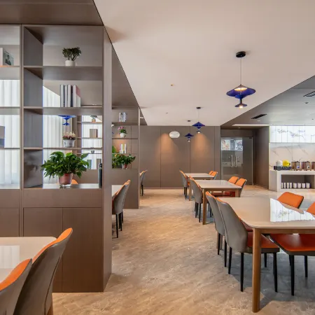 Licheng·Zhi Hotel (Pingdingshan Railway Station & Hebin Park Branch)