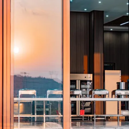 Anshun Shengyi Hot Spring Hotel (Anshunxi Railway Station Colorful Vientiane Tourism City)