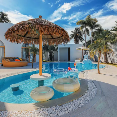 White Curve Villa