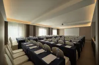 REAX-C Likuan Hotel (Aba County Branch) - parking