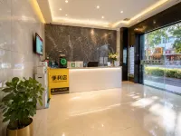 Zhubao Hotel (Wuzhou Municipal Plaza Center Branch) - Bjergudsigt